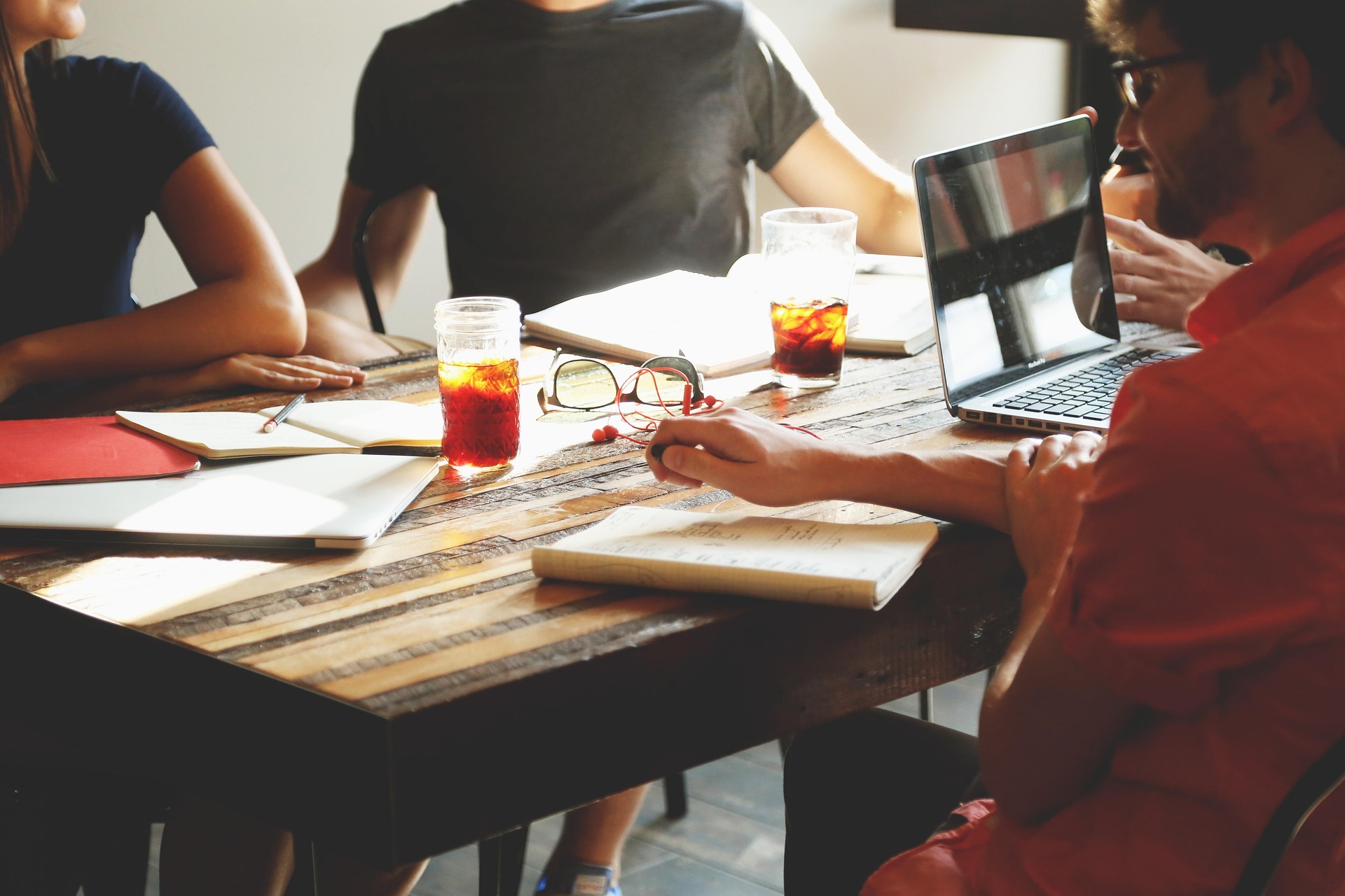 startupstockphotos-meeting-594091_1920